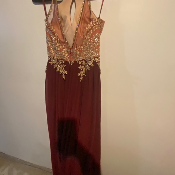 Beautiful Maroon/burgundy flowy prom dress - Picture 8 of 9